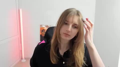 Karla online show from April 6, 1:23 pm