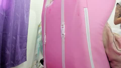 Snapshot of jennifer_bodyy0404 chatting on May 19, 10:16 pm jennifer_bodyy0404 online show from May 19, 10:16 pm