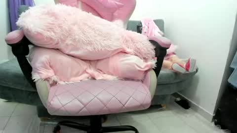 Snapshot of jennifer_bodyy0404 chatting on June 14, 2:24 am jennifer_bodyy0404 online show from June 14, 2:24 am