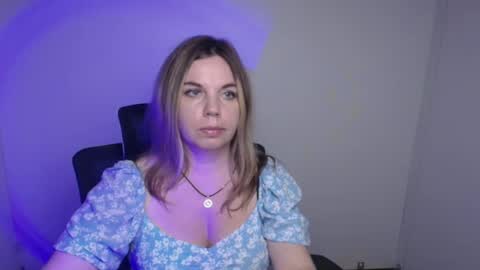 Jennifer online show from September 8, 2:38 pm