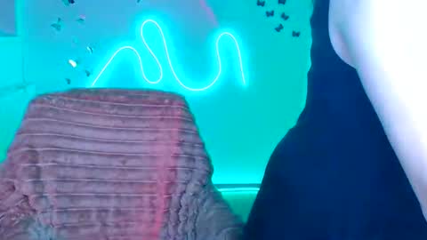 Jennifer online show from March 22, 6:39 am