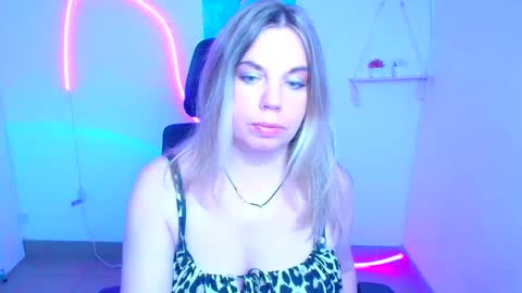 Jennifer online show from April 18, 12:09 pm