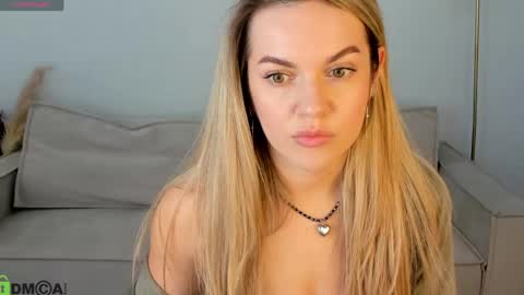 Jennifer Perezz online show from May 7, 9:36 am