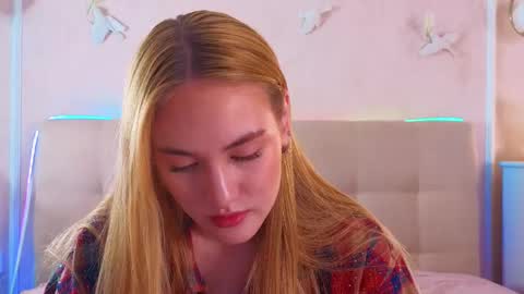 Snapshot of jennifercamprell chatting on April 14, 7:09 pm jennifercamprell online show from April 14, 7:09 pm