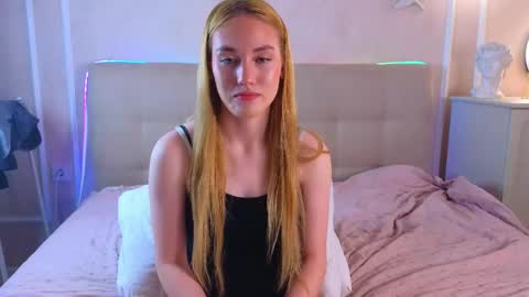 Snapshot of jennifercamprell chatting on April 16, 7:03 pm jennifercamprell online show from April 16, 7:03 pm