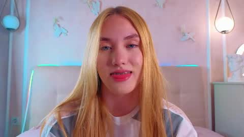 Snapshot of jennifercamprell chatting on April 17, 7:17 pm jennifercamprell online show from April 17, 7:17 pm