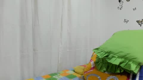 Snapshot of jenniferloveyou chatting on December 5, 1:03 am jenniferloveyou online show from December 5, 1:03 am