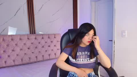 Snapshot of jenniiferrodriguez chatting on June 10, 7:35 pm jenniiferrodriguez online show from June 10, 7:35 pm