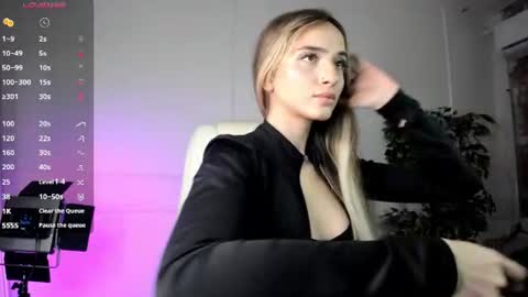 Snapshot of jenny_harringtons chatting on July 21, 7:00 am jenny_harringtons online show from July 21, 7:00 am