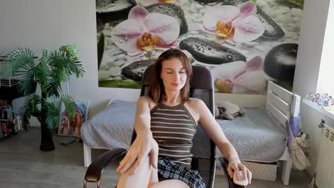 jennycutey online show from September 11, 4:34 am