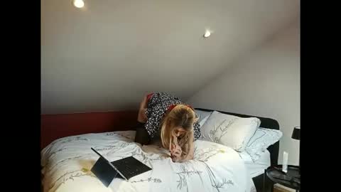 Jenny Jay online show from February 16, 1:29 pm