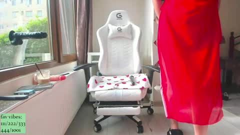 infamous blondiechloe.             Jennyjennywildd online show from April 21, 6:31 am