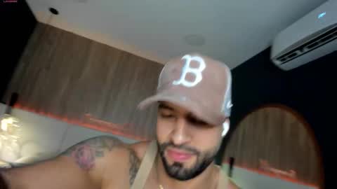 Snapshot of jeremy_harden chatting on November 11, 10:43 pm Jeremy online show from November 11, 10:43 pm