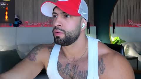 Snapshot of jeremy_harden chatting on November 18, 10:47 pm Jeremy online show from November 18, 10:47 pm