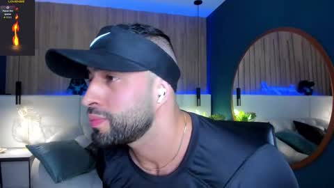 Snapshot of jeremy_harden chatting on November 20, 10:42 pm Jeremy online show from November 20, 10:42 pm