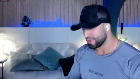 Snapshot of jeremy_harden chatting on November 28, 10:01 pm Jeremy online show from November 28, 10:01 pm