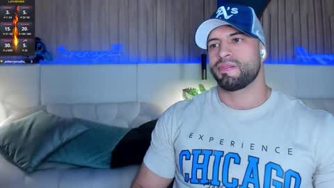 Snapshot of jeremy_harden chatting on December 4, 9:23 pm Jeremy online show from December 4, 9:23 pm