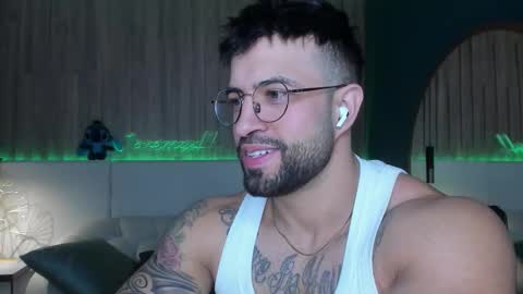 Snapshot of jeremy_harden chatting on February 22, 5:44 pm Jeremy online show from February 22, 5:44 pm