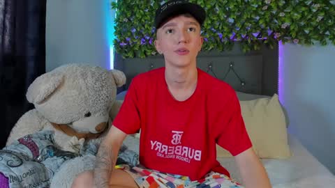 jero independent model online show from December 2, 7:05 pm