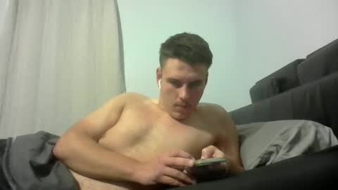 Snapshot of jerkjon1692 chatting on December 15, 7:12 am jerkjon1692 online show from December 15, 7:12 am