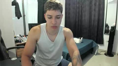 Snapshot of jeroo__ chatting on December 15, 9:52 pm jeroo__ online show from December 15, 9:52 pm