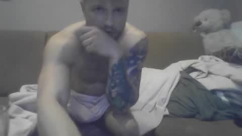 Snapshot of jerryalise chatting on December 11, 1:28 pm jerryalise online show from December 11, 1:28 pm