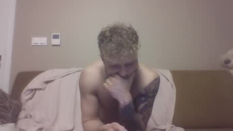 Snapshot of jerryalise chatting on December 20, 7:17 pm jerryalise online show from December 20, 7:17 pm