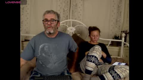 jerryfan239 online show from December 3, 4:20 am