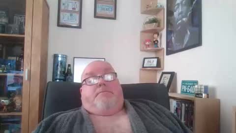 Snapshot of jerseyhammer01 chatting on December 3, 10:13 am Harry online show from December 3, 10:13 am