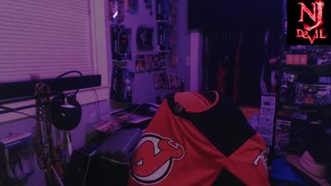 Snapshot of jerzey2k2 chatting on May 9, 1:22 am Jerzey2k2 aka the Alpha online show from May 9, 1:22 am