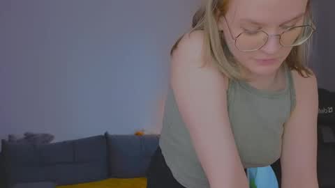  JessieVibes online show from April 18, 1:48 pm