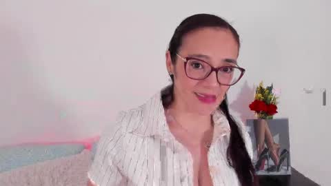 Snapshot of jess1ca_herrera chatting on May 12, 10:29 pm jessica herreraToday I will be your devil and you my victim online show from May 12, 10:29 pm
