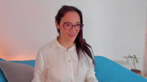 Snapshot of jess1ca_herrera chatting on May 25, 9:43 pm jessica herreraToday I will be your devil and you my victim online show from May 25, 9:43 pm
