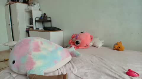 Snapshot of jessa_vibe chatting on June 18, 9:14 am Jessica but u can call me Jessa online show from June 18, 9:14 am