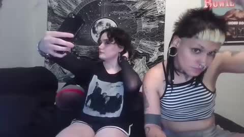 Snapshot of jessandpup chatting on September 14, 12:21 am Jess and Pup online show from September 14, 12:21 am