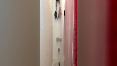 Hungjessy online show from June 15, 7:16 pm