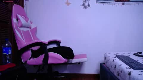 Snapshot of jessi1986_ chatting on October 23, 12:37 pm Jessie online show from October 23, 12:37 pm