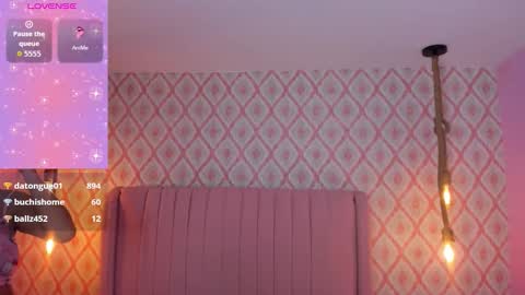  J E S S I  online show from February 3, 6:40 am