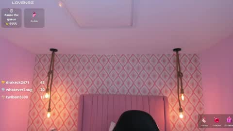  J E S S I  online show from April 9, 6:19 am