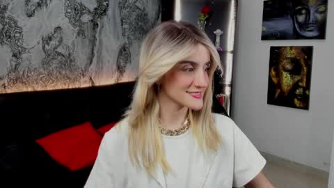 Snapshot of jessica_lisbon chatting on April 10, 12:10 pm Jessica online show from April 10, 12:10 pm