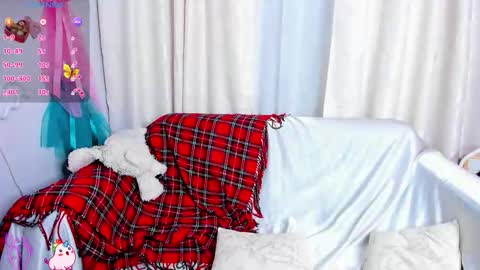 Snapshot of jessica_tiny chatting on October 31, 2:12 am Jessica online show from October 31, 2:12 am