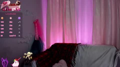 Snapshot of jessica_tiny chatting on December 2, 1:22 am Jessica online show from December 2, 1:22 am