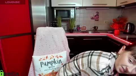 jessicaforris online show from December 4, 8:01 am