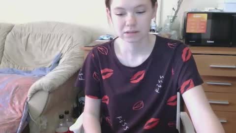 jessicaholland1 online show from May 22, 9:15 am