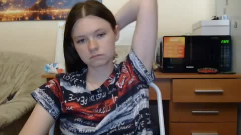 jessicaholland1 online show from June 21, 6:32 pm