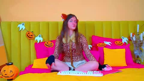 Snapshot of jessicajewells45 chatting on October 28, 7:01 am Jessica online show from October 28, 7:01 am