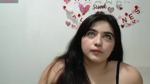 Snapshot of jessicared18 chatting on February 15, 10:00 am jessicared18 online show from February 15, 10:00 am