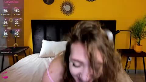 Snapshot of jessie_curlyy chatting on March 8, 4:23 am Jessie online show from March 8, 4:23 am