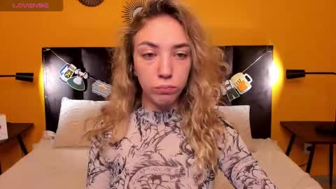 Snapshot of jessie_curlyy chatting on September 27, 1:43 am Jessie online show from September 27, 1:43 am