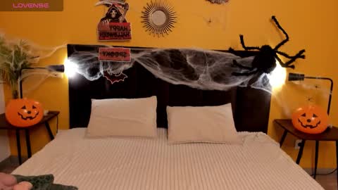 Snapshot of jessie_curlyy chatting on October 26, 1:44 am Jessie online show from October 26, 1:44 am